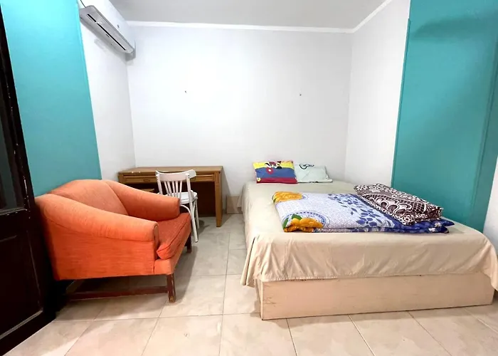 Room2 A In Of 4 *